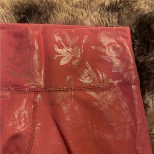 Pink & Rose Gold women’s leggings from Fabletics
Size XS-S